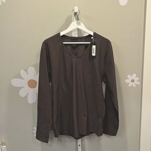 LincActive-long sleeved top-tags on
